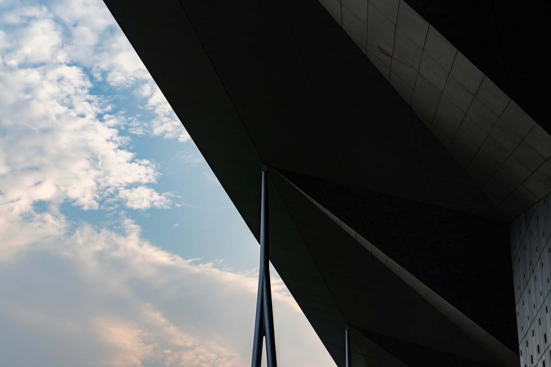 Concrete wall-Declan-Sun-license period unlimited-unsplash